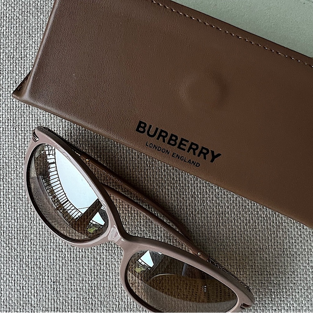 BURBERRY SUN GLASSES 👓